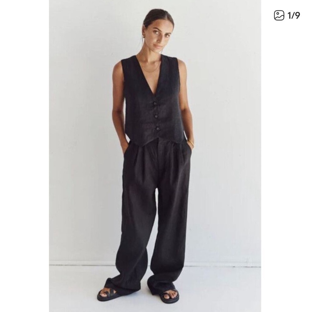 DISSH Banks Black 100% Linen Vest